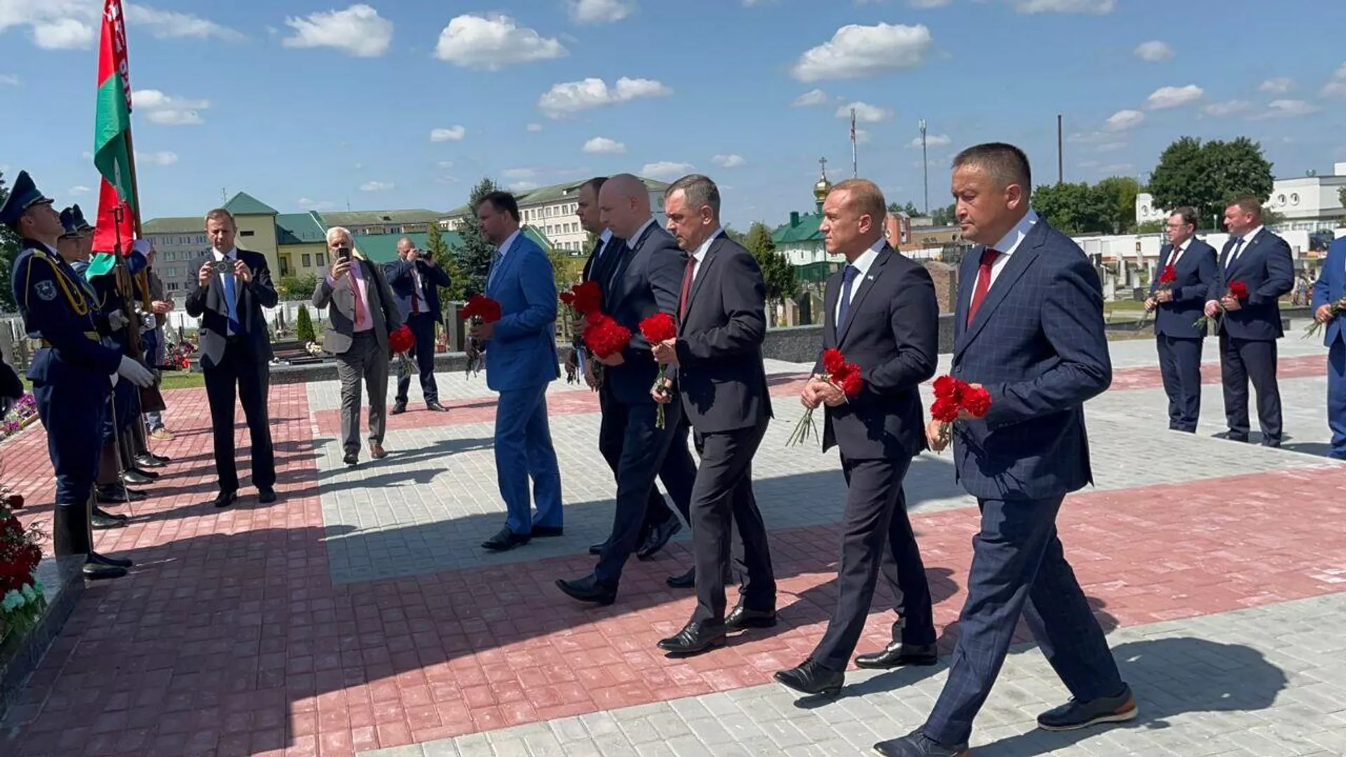 На Аллее Памяти в Бресте установлена еще одна мемориальная доска