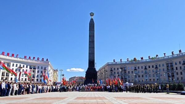 В Минске отметили 50-летие присвоения звания Города-героя (видео) - Sputnik Беларусь
