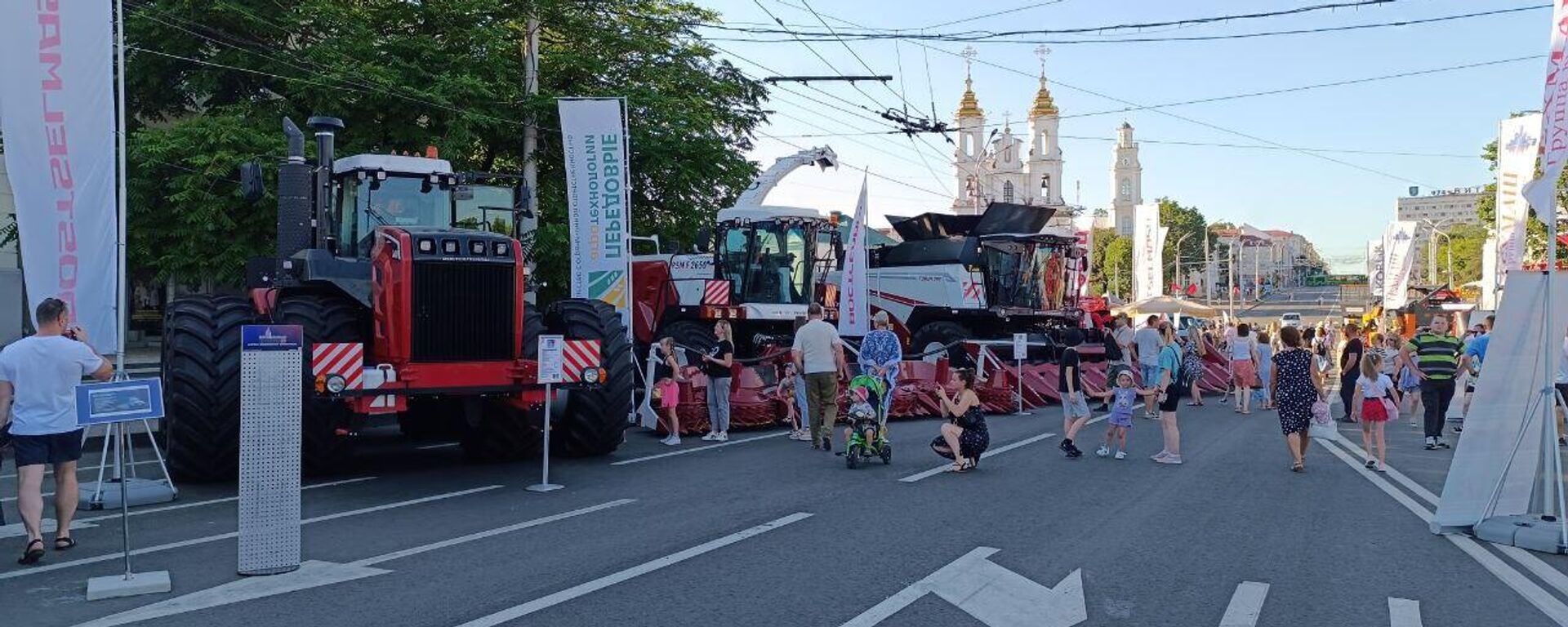 Снегабалотаход, сабак-ратавальнікаў і 52-метровую лесвіцу паказалі ў Віцебску - Sputnik Беларусь, 1920, 28.06.2024