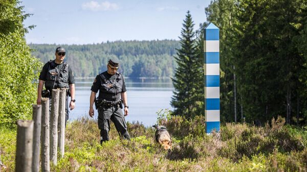 Финские пограничники патрулируют границу с Россией, июнь 2024 года - Sputnik Беларусь