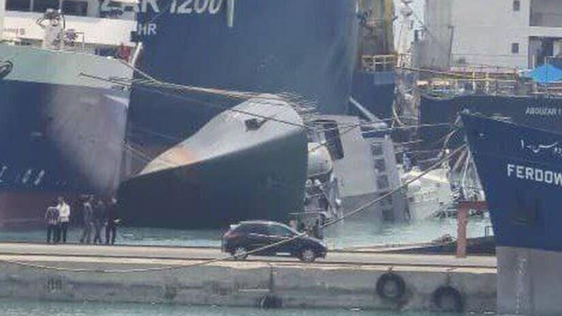 Иранский эсминец опрокинулся в порту - Sputnik Беларусь, 1920, 07.07.2024