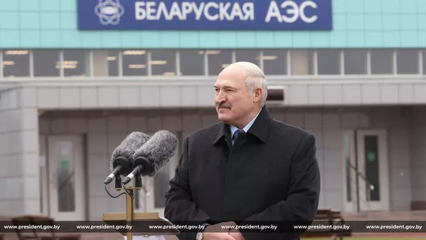 Александр Лукашенко 7 ноября 2020 года совершил поездку в Островецкий район, где посетил Белорусскую атомную электростанцию. - Sputnik Беларусь