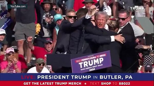 Покушение на Дональда Трампа на митинге в Пенсильвании (видео) - Sputnik Беларусь