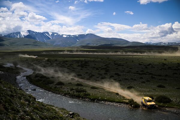 Экіпаж каманды LADA Sport ROSNEFT Raid у складзе Дзмітрыя Воранава і Кірыла Енікеева на дыстанцыі 4-га этапу. - Sputnik Беларусь