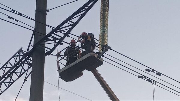 Электрики восстанавливают работу после урагана - Sputnik Беларусь