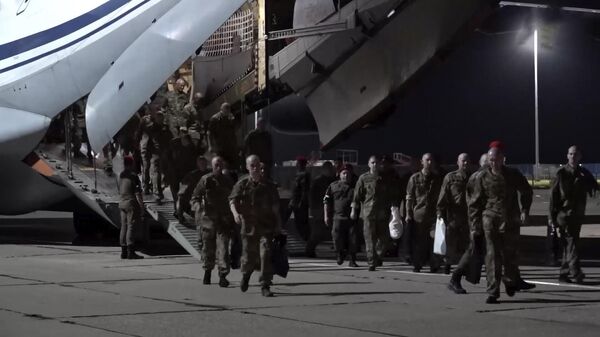 В Москву после украинского плена вернулись 95 российских военных (видео) - Sputnik Беларусь