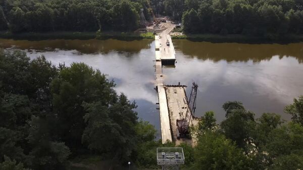 В Мостах разобрали самый длинный подвесной мост в Беларуси (видео) - Sputnik Беларусь