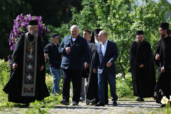 Президенты в Спасо-Преображенском Валаамском ставропигиальном мужском монастыре. - Sputnik Беларусь