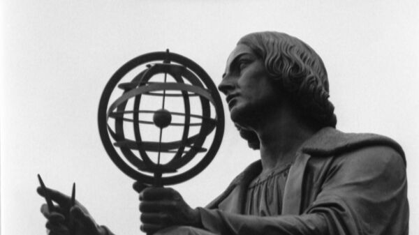 Памятник польскому астроному Николаю Копернику в Варшаве - Sputnik Беларусь