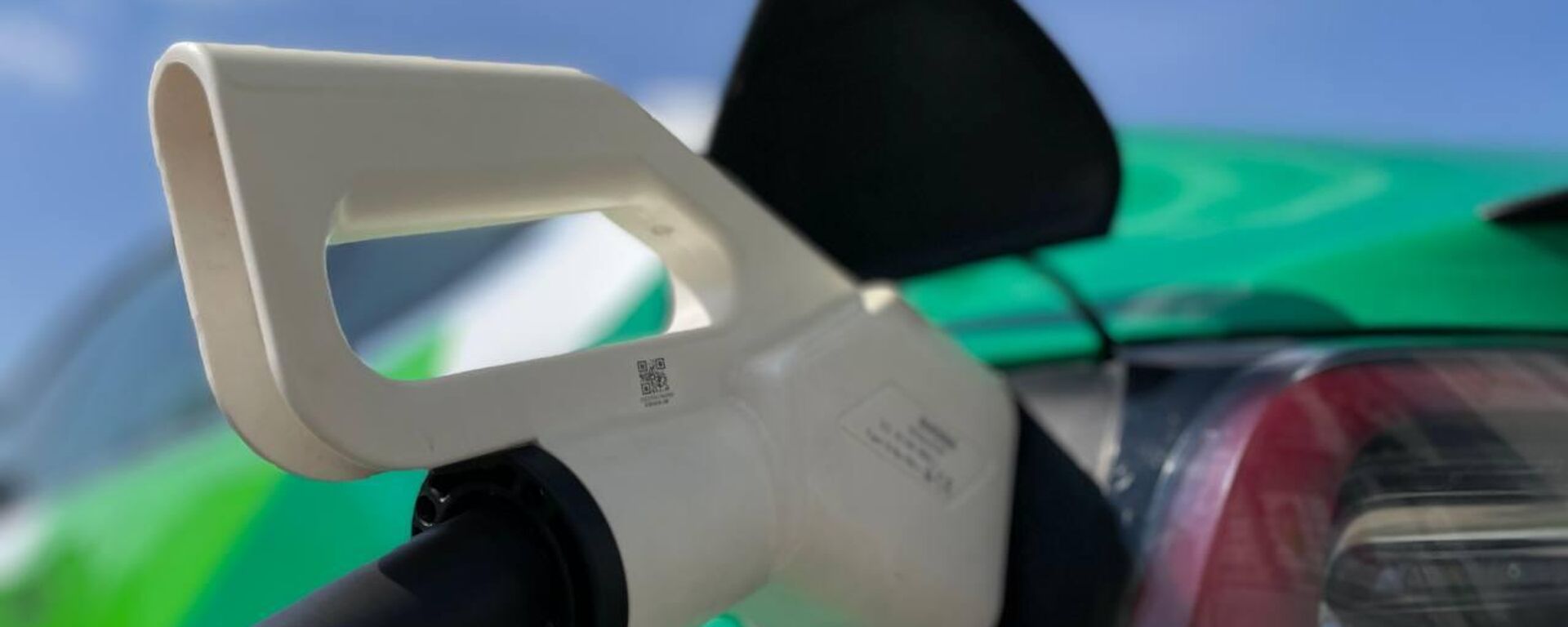 Зарядка электромобиля, архивное фото - Sputnik Беларусь, 1920, 20.10.2025