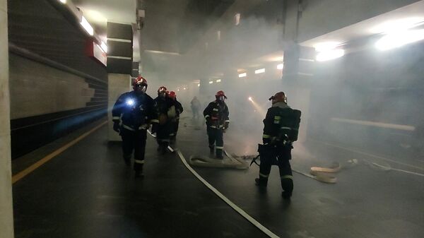 Более 100 спасателей и 23 единицы техники: учения МЧС прошли в метро (видео) - Sputnik Беларусь