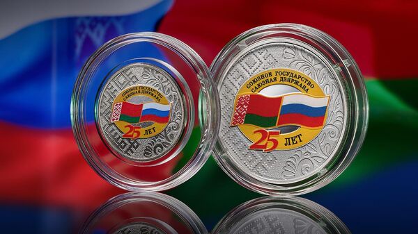 Памятная манета Цэнтрабанка РФ - Sputnik Беларусь