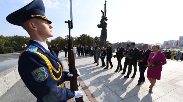 День города в Минске начался с возложения цветов – видео - Sputnik Беларусь