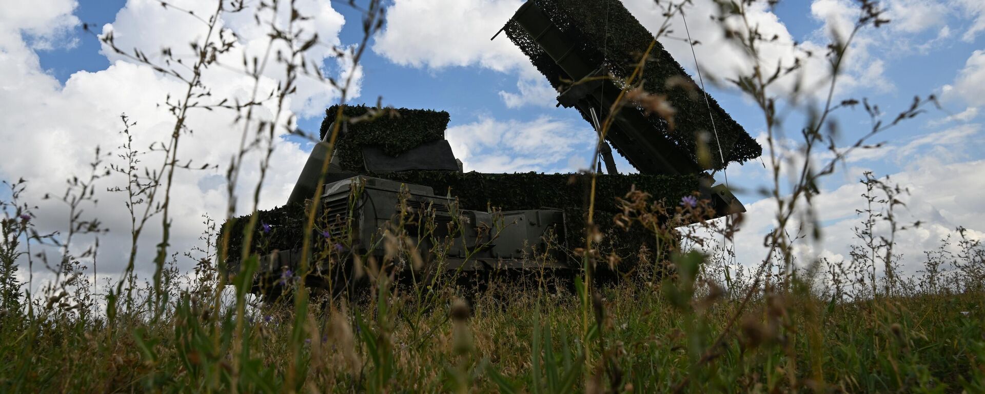 Боевое дежурство расчета ЗРК Бук-МЗ - Sputnik Беларусь, 1920, 05.08.2025