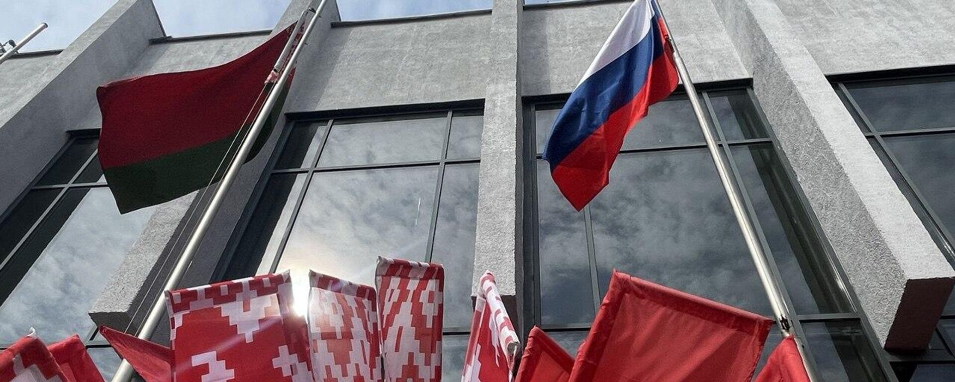 Флагі Беларусі і Расіі - Sputnik Беларусь, 1920, 12.12.2024