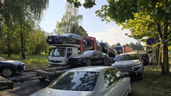 Автомобили в ожидании таможенного оформления - Sputnik Беларусь