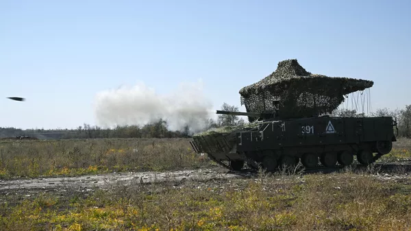 Подготовка экипажей БМП-3 на полигоне в Запорожской области - Sputnik Беларусь