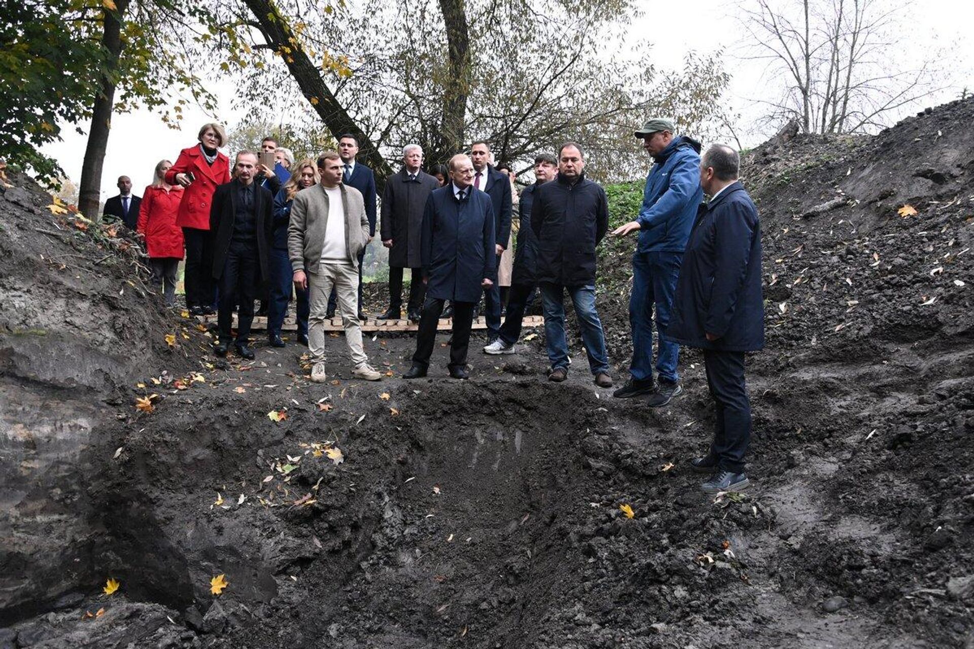 Глава правительства Беларуси Роман Головченко посещает городище на Менке - Sputnik Беларусь, 1920, 11.10.2024