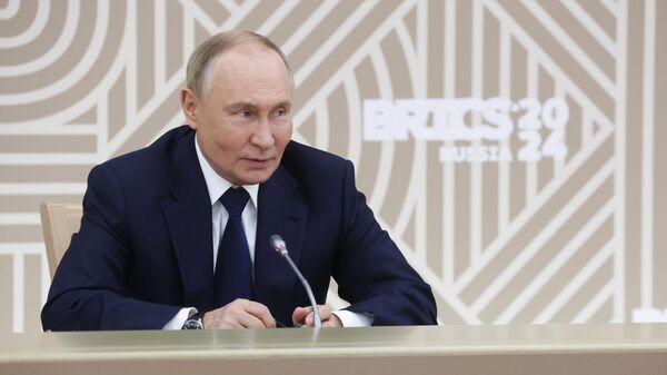 Президент Владимир Путин на встрече с представителями ведущих СМИ стран БРИКС - Sputnik Беларусь