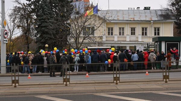 У посольства Молдовы во время второго тура президентских выборов - Sputnik Беларусь