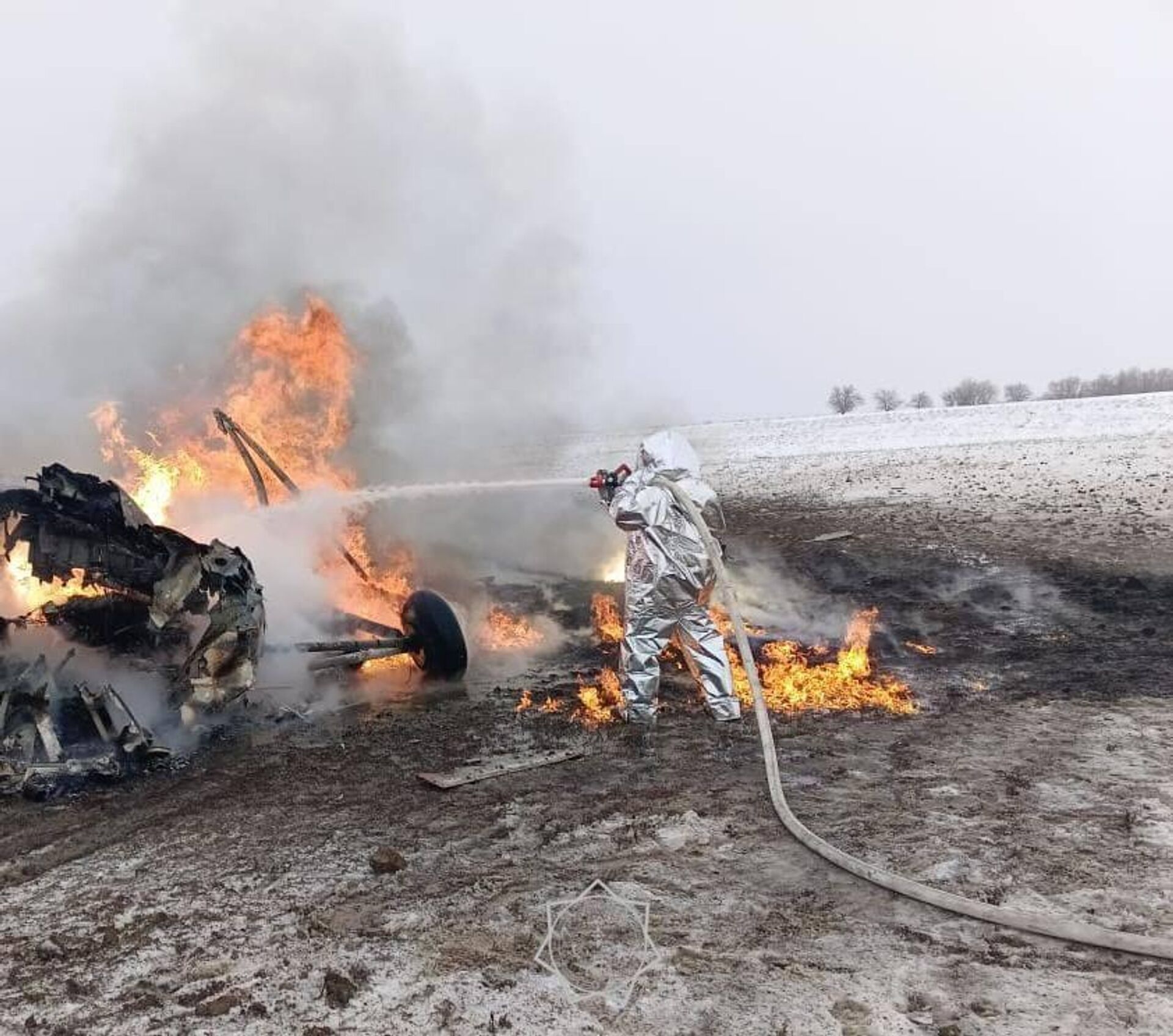 Вертолет Ми-8 совершил жесткую посадку на западе Казахстана, есть погибшие - Sputnik Беларусь, 1920, 09.11.2024