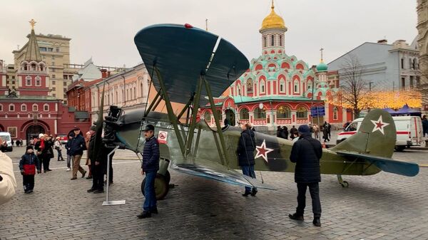 Историческую военную технику выставили на Красной площади в Москве (видео) - Sputnik Беларусь