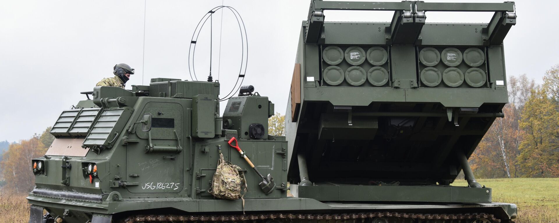 Пускавая ўстаноўка M270, якая выкарыстоўваецца для запуску ракет HIMARS і ATACMS - Sputnik Беларусь, 1920, 19.11.2024