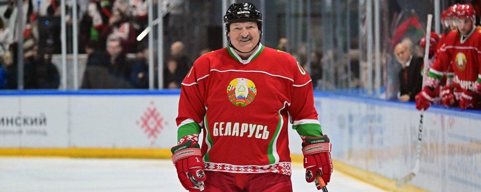 Александр Лукашенко на льду - Sputnik Беларусь, 1920, 28.12.2025
