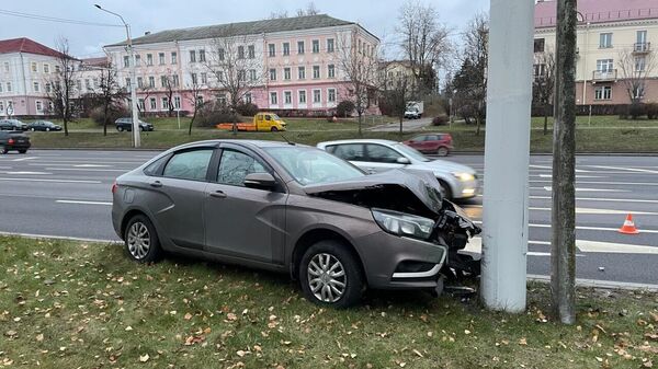 Плохое самочувствие водителя Lada привело к ДТП в Минске - Sputnik Беларусь