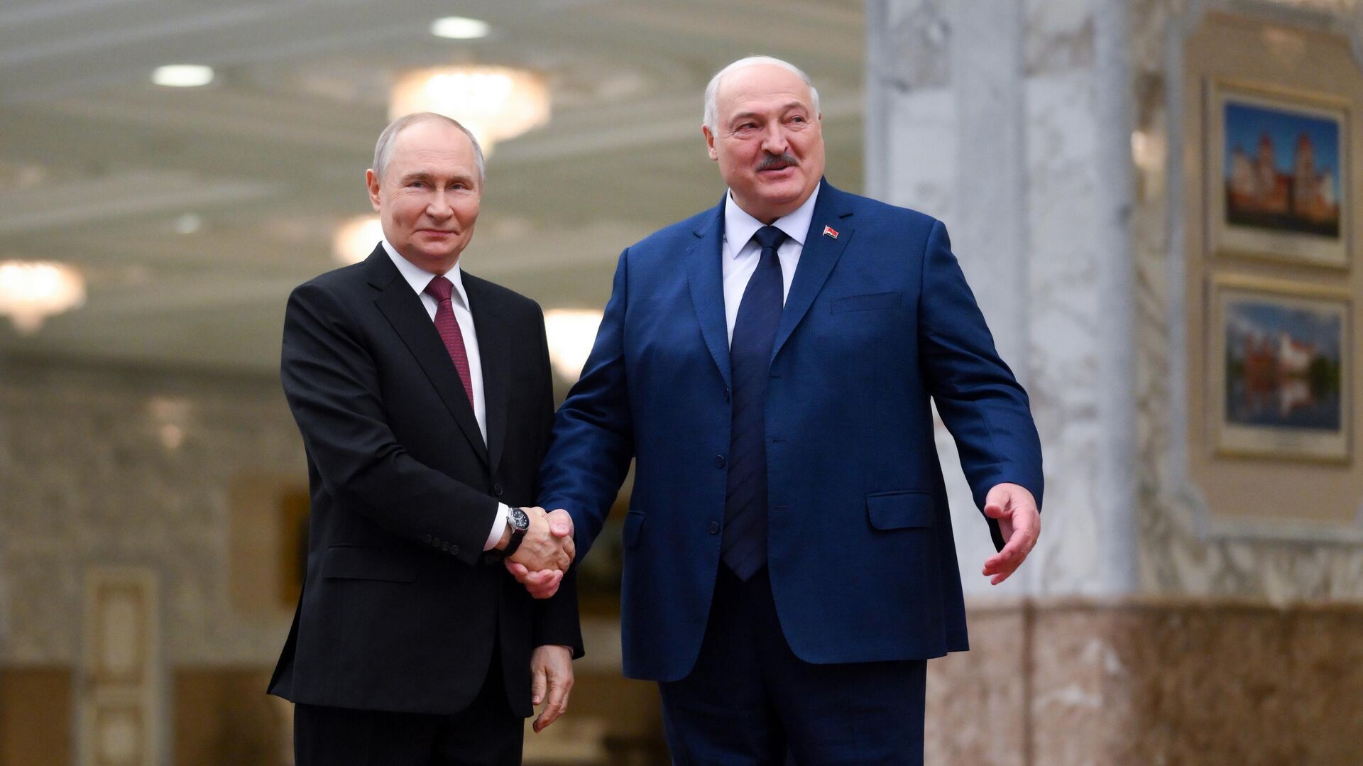 Президенты Беларуси и России перед заседанием Высшего госсовета Союзного государства в Минске 6 декабря 2024 года
