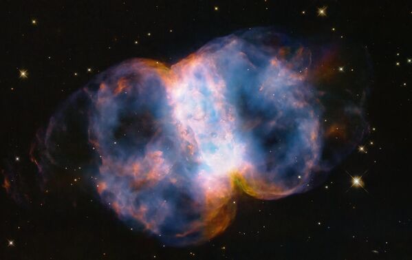 Туманность Маленькая Гантель, или Мессье 76, M76 или NGC 650/651, расположенная на расстоянии 3400 световых лет в созвездии ПерсеяNASA/ESA Hubble Space Telescope - Sputnik Беларусь