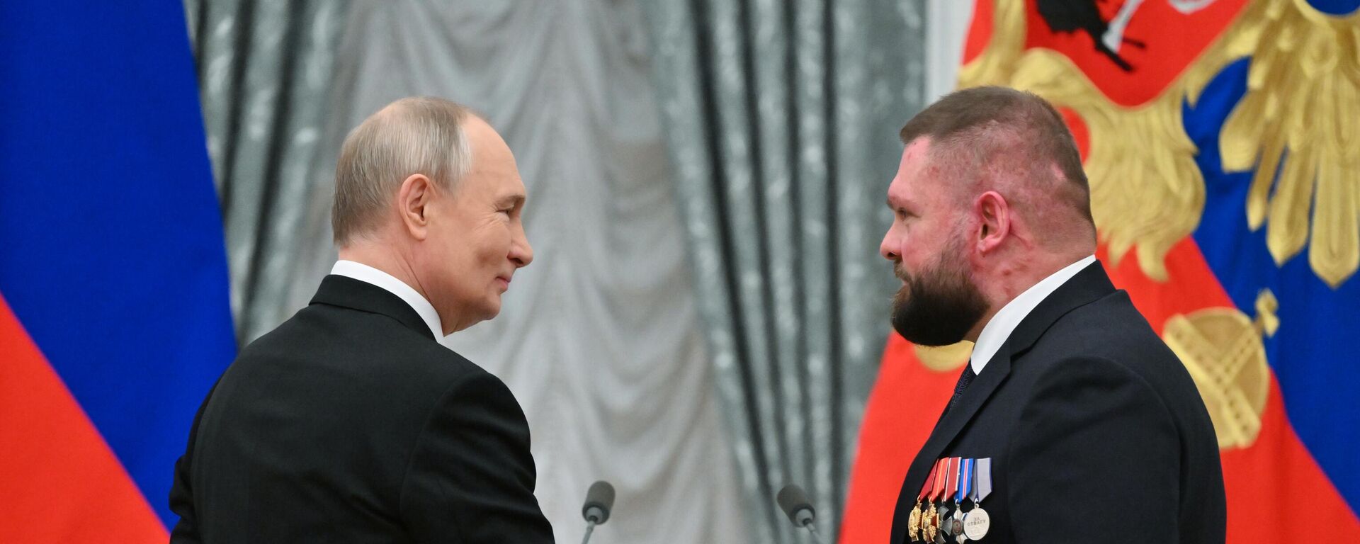 Пуцін уручыў ваенкору Паддубнаму Золотую звезду Героя Расіі - Sputnik Беларусь, 1920, 12.12.2024
