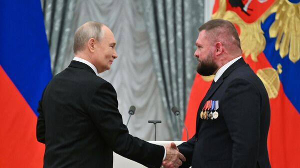 Пуцін уручыў ваенкору Паддубнаму Золотую звезду Героя Расіі - Sputnik Беларусь