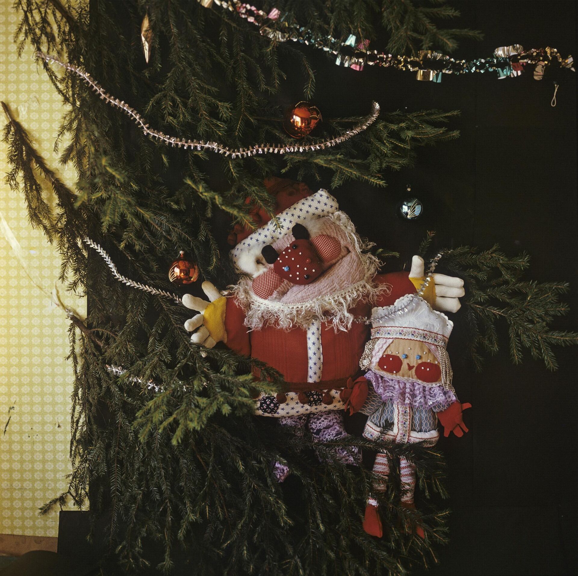 Елочные украшения Дед Мороз и Снегурочка - Sputnik Беларусь, 1920, 09.12.2025