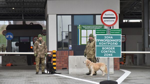 Международный автомобильный пункт пропуска Нижанковичи - Мальховичи на границе Украины и Польши во Львовской области, Украина, 21 декабря 2024 года - Sputnik Беларусь