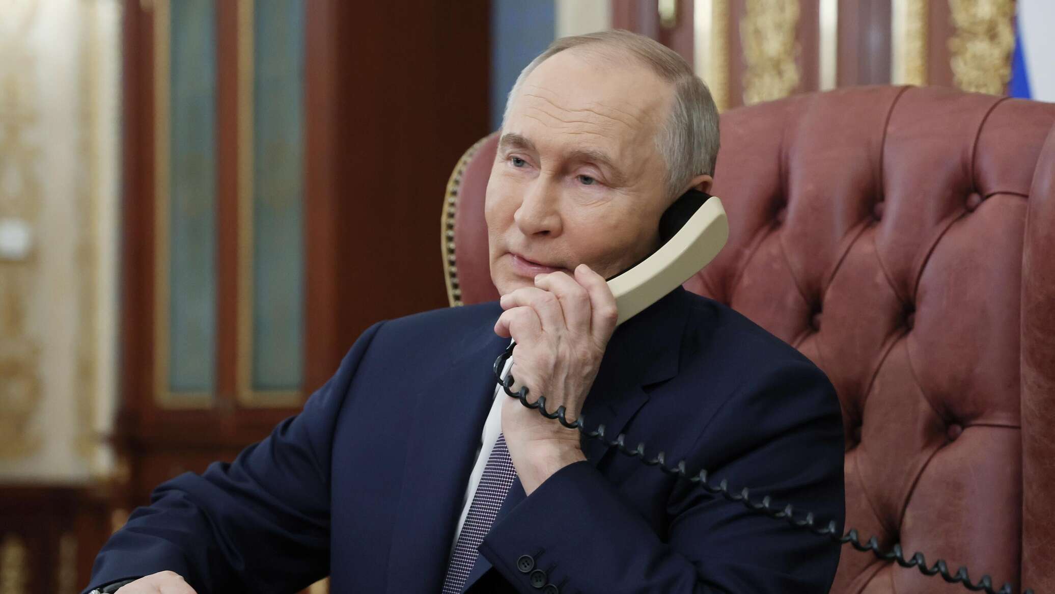 Песков: Путин и Трамп проводят телефонный разговор Песков: Путин и Трамп проводят телефонный разговор