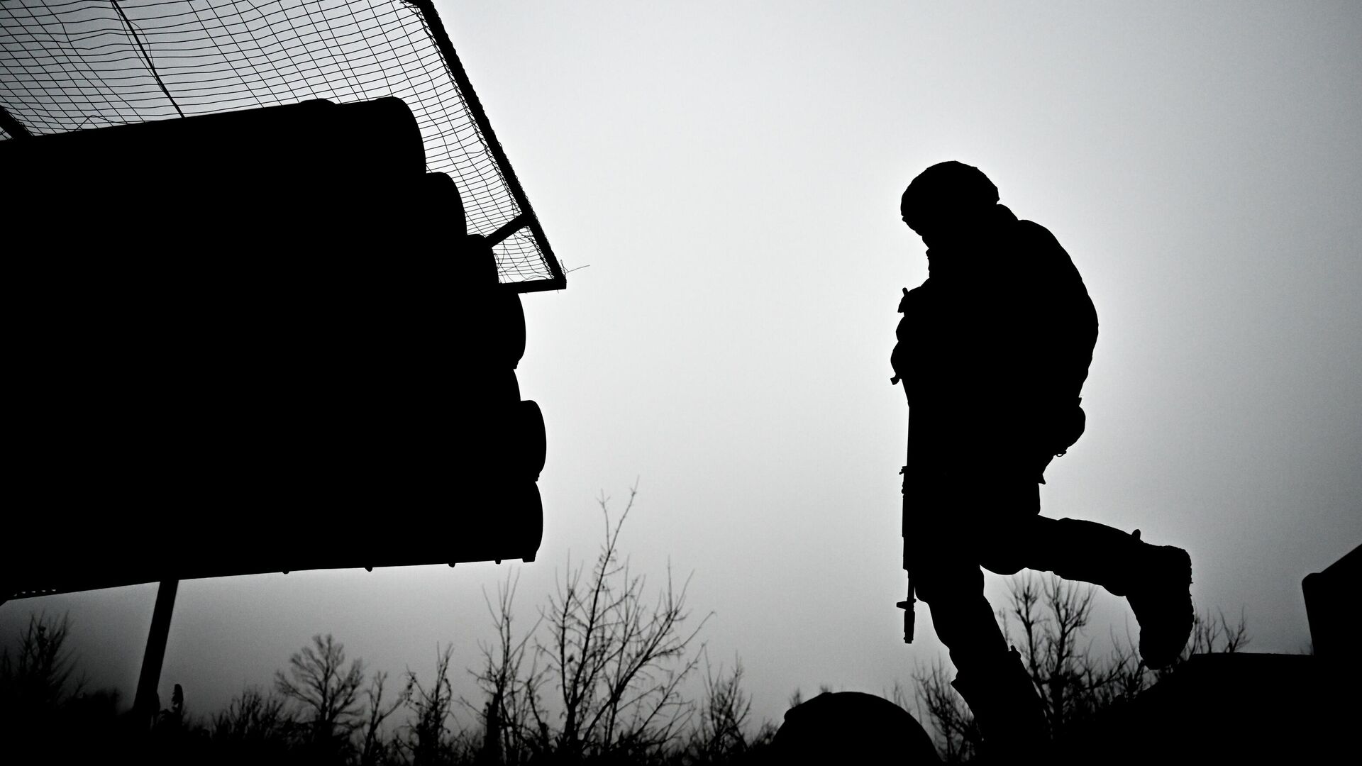 Зарядка реактивной системы залпового огня Ураган группировки Центр на красноармейском направлении СВО - Sputnik Беларусь, 1920, 08.01.2025