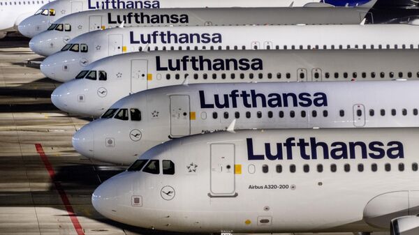 Самолеты Lufthansa припаркованы в аэропорту Франкфурта - Sputnik Беларусь