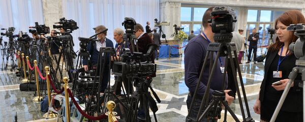 Журналисты перед саммитом во Дворце Независимости Журналисты перед саммитом во Дворце Независимости - Sputnik Беларусь