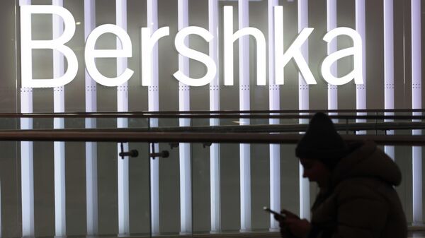 Логотип Bershka в ТЦ - Sputnik Беларусь