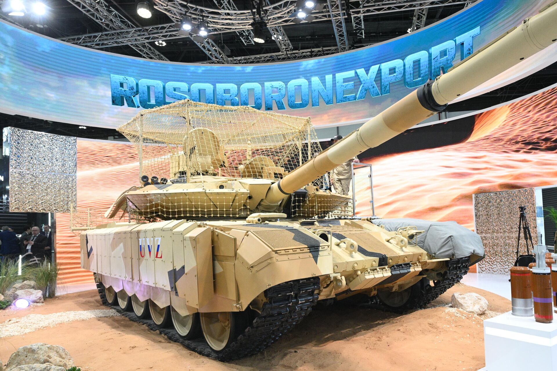 Танк Т-90МС на стенде Рособоронэкспорта на выставке IDEX 2025 в Объединенных Арабских Эмиратах - Sputnik Беларусь, 1920, 18.02.2025