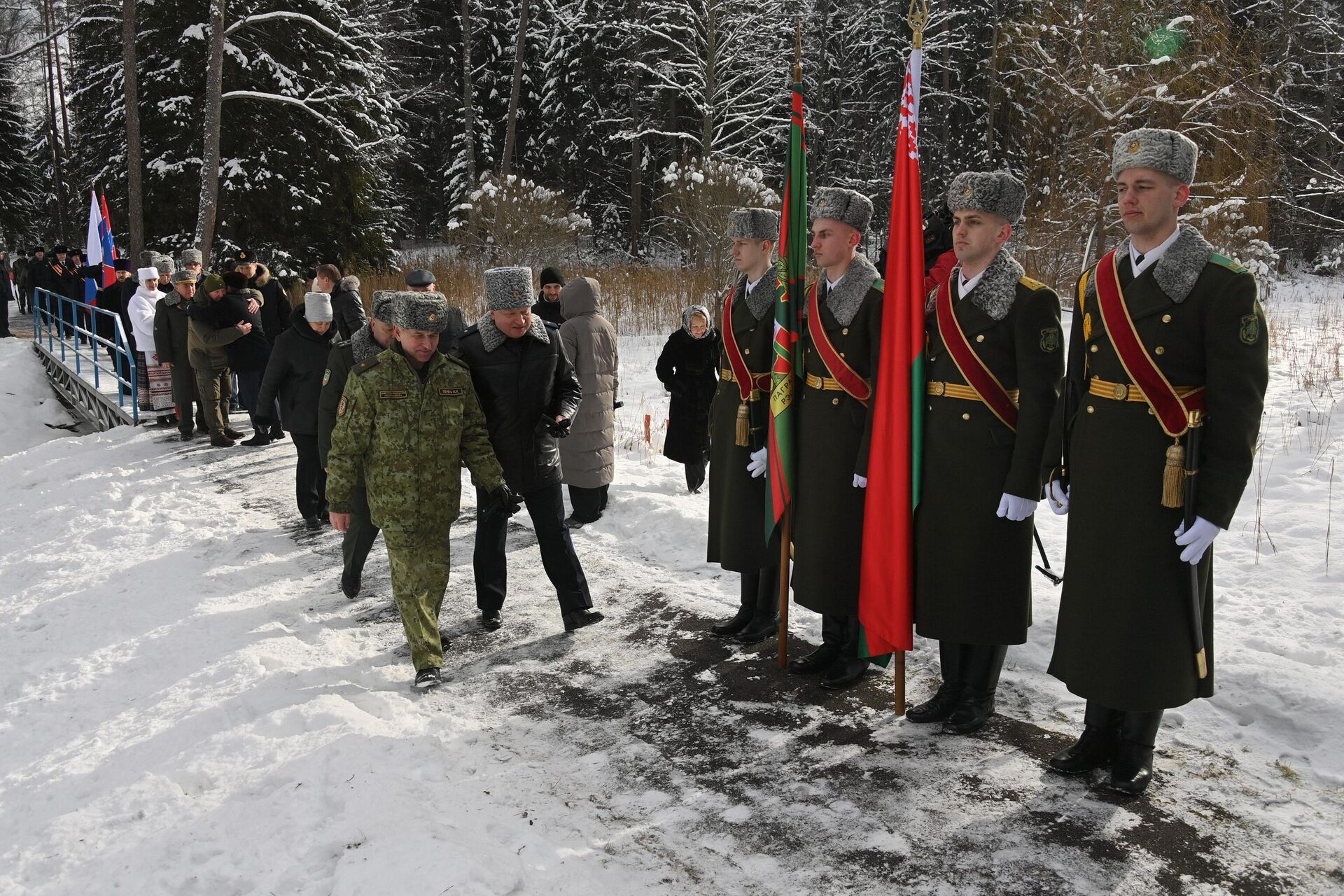 Белорусские пограничники на Кургане дружбы передали Эстафету Победы коллегам из Российской Федерации - Sputnik Беларусь, 1920, 18.02.2025