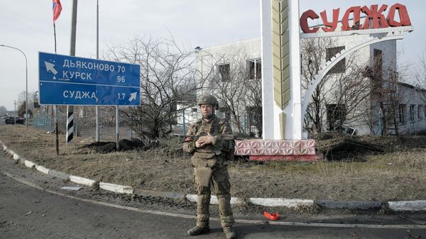 Российские военные в освобожденной Судже - Sputnik Беларусь