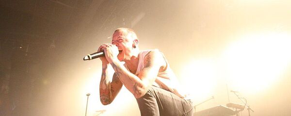 Солист рок-группы Linkin Park Честер Беннингтон Солист рок-группы Linkin Park Честер Беннингтон - Sputnik Беларусь