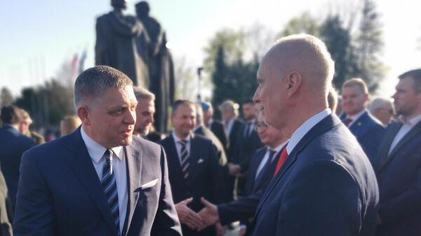 Премьер-министр Словакии Роберт Фицо и посол Беларуси в Словакии Андрей Дапкюнас  - Sputnik Беларусь