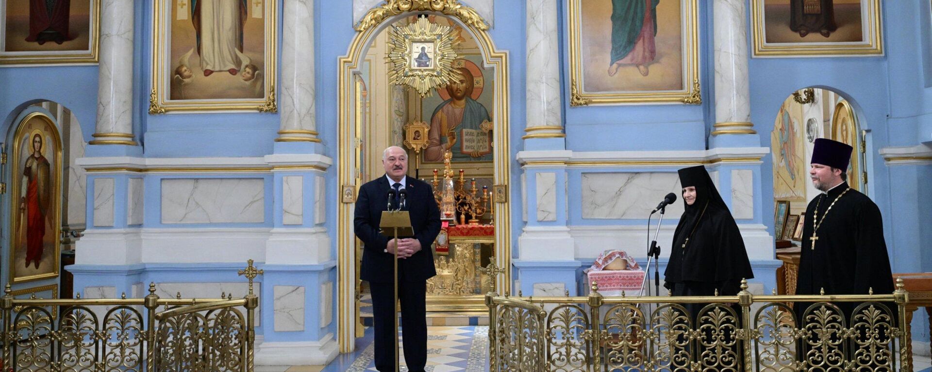 Аляксандр Лукашэнка ў храме Покрыва Прасвятой Багародзіцы на тэрыторыі Свята-Пакроўскага жаночага манастыра ў Талачыне - Sputnik Беларусь, 1920, 20.04.2025