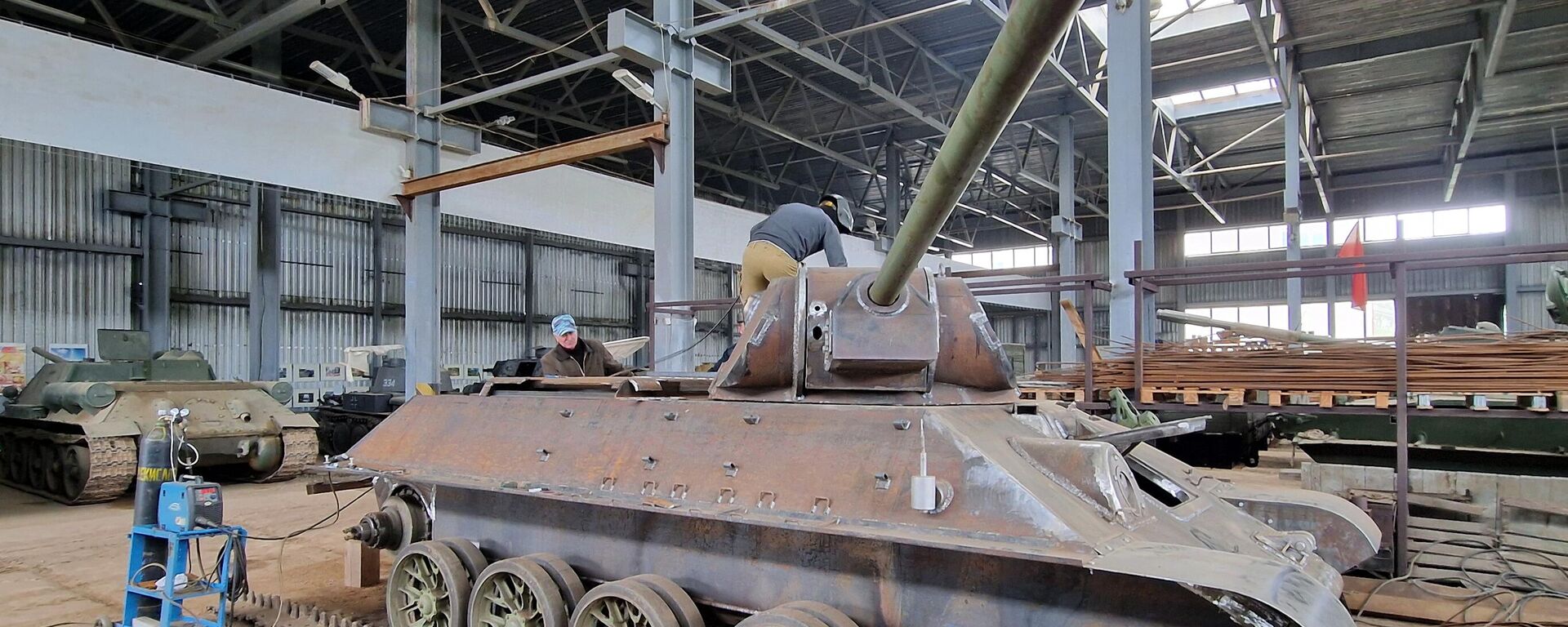 Аднаўленне танка Т-34-57 на Лініі Сталіна - Sputnik Беларусь, 1920, 11.05.2025