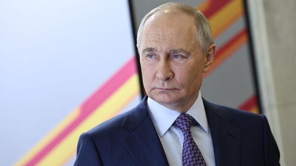 Президент Владимир Путин посетил Центральный музей ВОВ - Sputnik Беларусь
