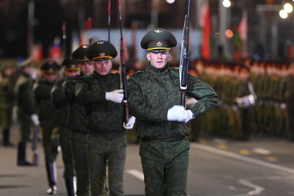 Генеральная репетиция парада в Минске Генеральная репетиция парада в Минске - Sputnik Беларусь