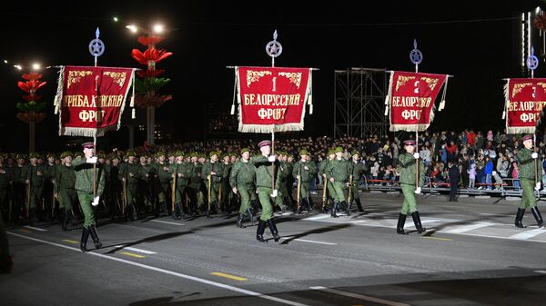 Паланэзы і тачанкі: першая генеральная рэпетыцыя парада ў Мінску – відэа - Sputnik Беларусь